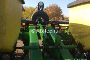 navesnaya-seyalka-john-deere-1780-2