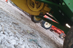 john-deere-330-3