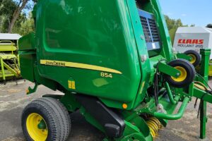 John Deere 854