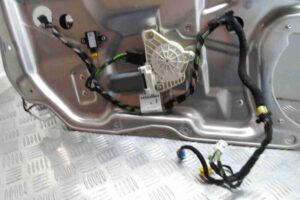 Изображение товара 69198 - 00069198 steklopodemnik perednij levyj Ford Scorpio 1