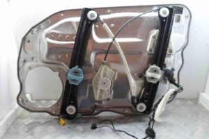 Изображение товара 69198 - 00069198 steklopodemnik perednij levyj Ford Scorpio 2