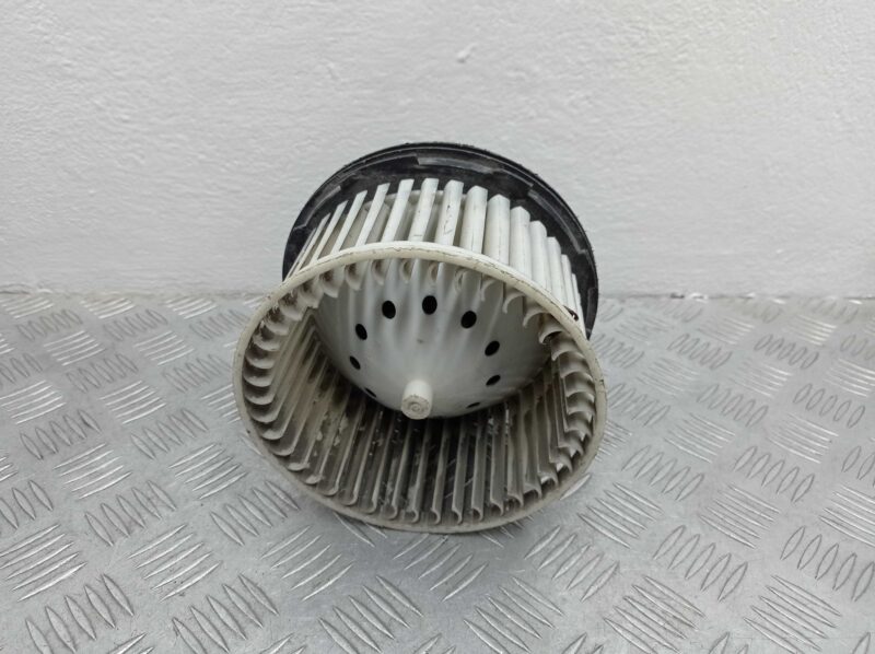 Изображение товара 241624 - 00241624 ventilyator otopitelya (motorchik pechki) Renault Sandero Stepway