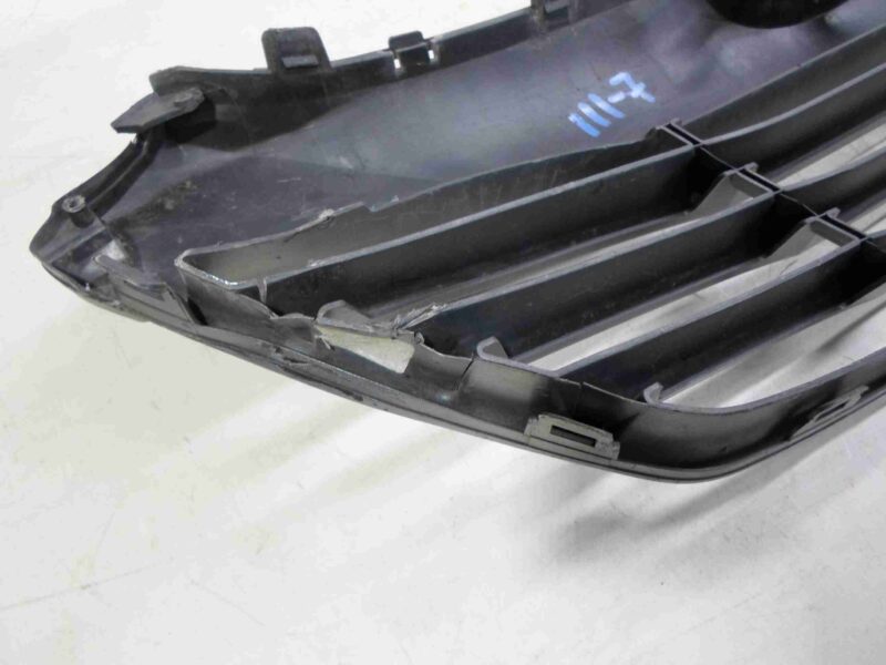 Изображение товара 70402 - 00070402 reshetka radiatora Mercedes CLA