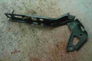 Изображение товара 201 - 00000201 petlya kapota pravaya 2