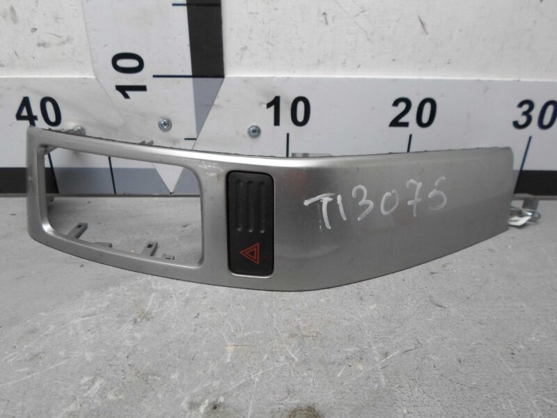 Изображение товара 1286 - 00001286 knopka avarijnoj signalizatsii SEAT Ibiza