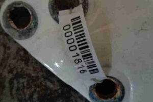 Изображение товара 1816 - 00001816 petlya kapota levaya Toyota Corolla Matrix 1