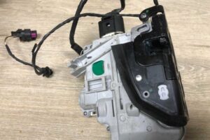 Изображение товара 2797 - 00002797 zamok dveri perednej levoj Toyota Corolla Verso 2
