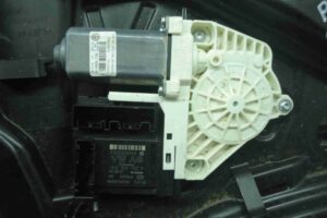 Изображение товара 8151 - 00008151 steklopodemnik perednij pravyj Volkswagen Lupo 2