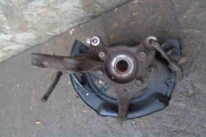 Изображение товара 9693 - 00009693 kulak povorotnyj levyj Rover 400 2