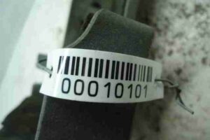 Изображение товара 10101 - 00010101 kryshka dvigatelya dekorativnaya Volvo V50 1