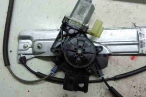 Изображение товара 12442 - 00012442 steklopodemnik perednij levyj 2