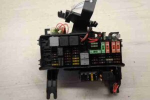 Изображение товара 14220 - 00014220 blok predokhranitelej zadnij Ford Transit Connect