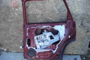 Изображение товара 15304 - 00015304 dver zadnyaya levaya Pontiac Vibe 1