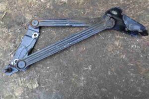 Изображение товара 15406 - 00015406 petlya kryshki bagazhnika Toyota Carina E