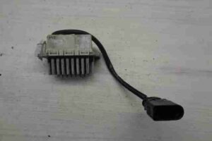 Изображение товара 15424 - 00015424 rezistor otopitelya Toyota Carina E