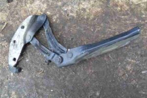Изображение товара 16120 - 00016120 petlya kapota Toyota Carina E 1
