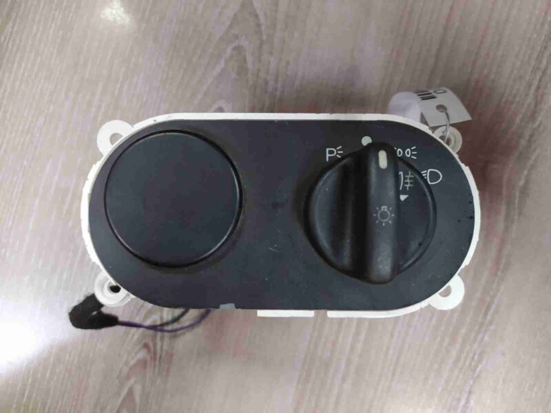 Изображение товара 16218 - 00016218 pereklyuchatel sveta Land Rover Defender