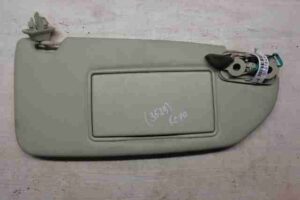 Изображение товара 18494 - 00018494 kozyrek solntsezaschitnyj Volvo XC70