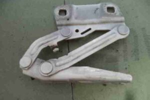 Изображение товара 24168 - 00024168 petlya kapota Ford Escort 1