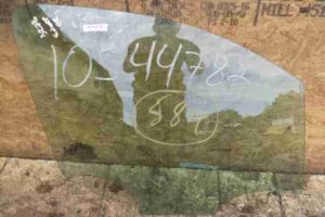 Изображение товара 28653 - 00028653 steklo dveri perednej pravoj 