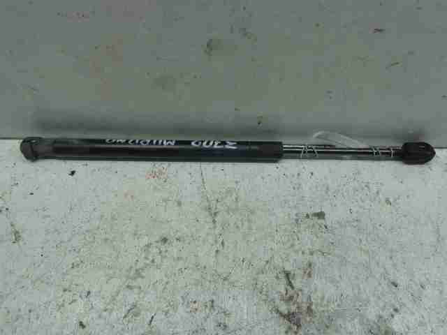 Изображение товара 30472 - 00030472 amortizator kapota Lexus LS