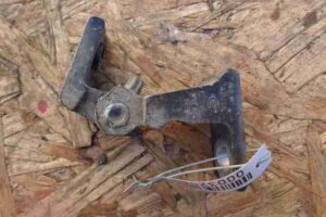 Изображение товара 32064 - 00032064 petlya dveri zadnyaya 2