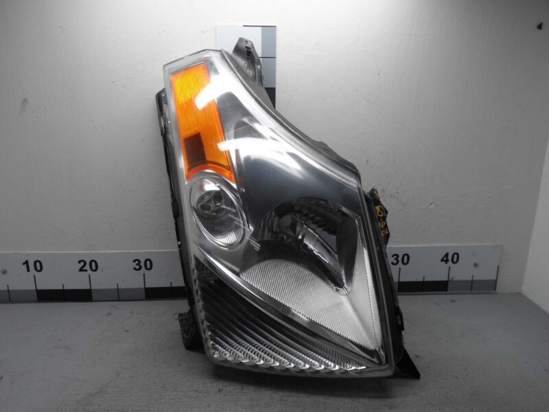 Изображение товара 32252 - 00032252 fara pravaya Pontiac Vibe 1