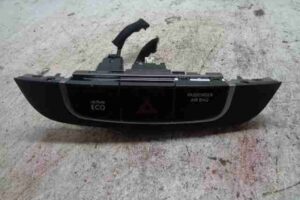 Изображение товара 33401 - 00033401 knopka avarijnoj signalizatsii Mercedes CLA