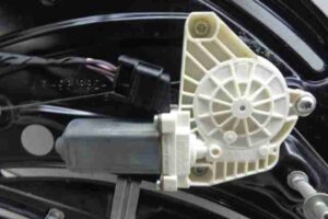 Изображение товара 33657 - 00033657 steklopodemnik zadnij pravyj Ford Maverick 1