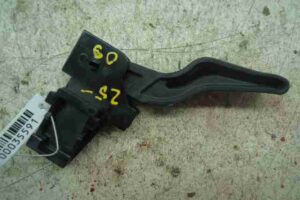 Изображение товара 35591 - 00035591 ruchka otkryvaniya kapota Pontiac Vibe 1