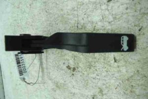Изображение товара 35591 - 00035591 ruchka otkryvaniya kapota Pontiac Vibe 3