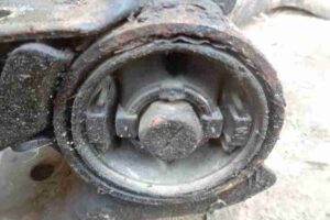 Изображение товара 37877 - 00037877 rychag perednij pravyj nizhnij Renault Sandero 3