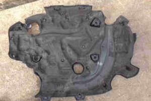 Изображение товара 38498 - 00038498 kryshka dvigatelya dekorativnaya Volvo 440 1