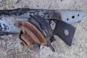 Изображение товара 38528 - 00038528 planka pod kapot Toyota Venza 2