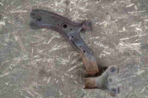 Изображение товара 39445 - 00039445 rychag perednij pravyj nizhnij Renault Sandero 3