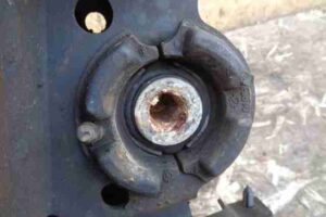 Изображение товара 40053 - 00040053 balka perednyaya Pontiac Vibe 2