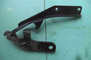 Изображение товара 40395 - 00040395 petlya kapota Renault Sandero 1