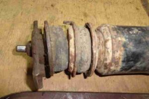 Изображение товара 43387 - 00043387 amortizator perednij pravyj SEAT Leon 3