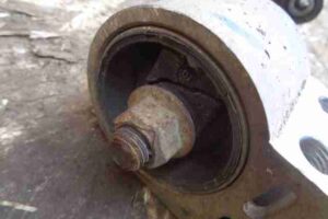 Изображение товара 44359 - 00044359 rychag perednij levyj nizhnij Pontiac Vibe 3