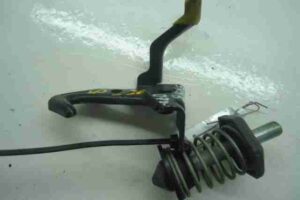 Изображение товара 44957 - 00044957 zamok kapota Pontiac Vibe 2