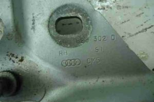 Изображение товара 46917 - 00046917 petlya kapota pravaya 2