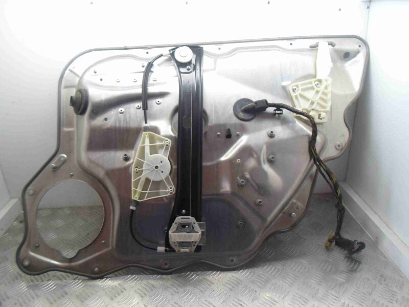 Изображение товара 52736 - 00052736 steklo dveri zadnej levoj Ford Scorpio