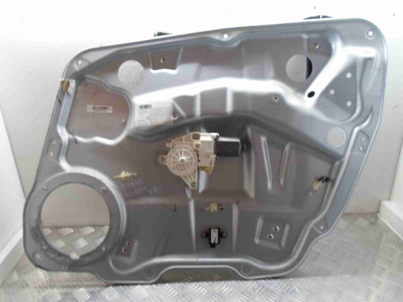 Изображение товара 52926 - 00052926 steklopodemnik perednij pravyj Ford Escort