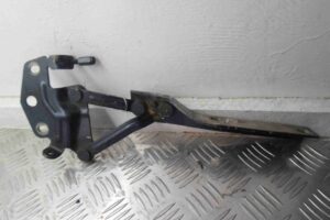 Изображение товара 53212 - 00053212 petlya kapota pravaya Volvo S40 1