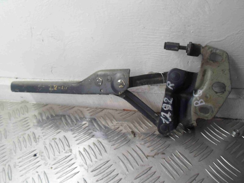 Изображение товара 53212 - 00053212 petlya kapota pravaya Volvo S40