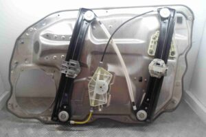 Изображение товара 57923 - 00057923 steklopodemnik perednij levyj Ford Scorpio