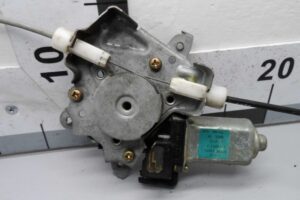 Изображение товара 60237 - 00060237 steklopodemnik perednij pravyj LDV Convoy 2