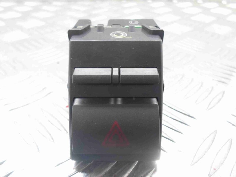 Изображение товара 62408 - 00062408 knopka avarijnoj signalizatsii Subaru Tribeca