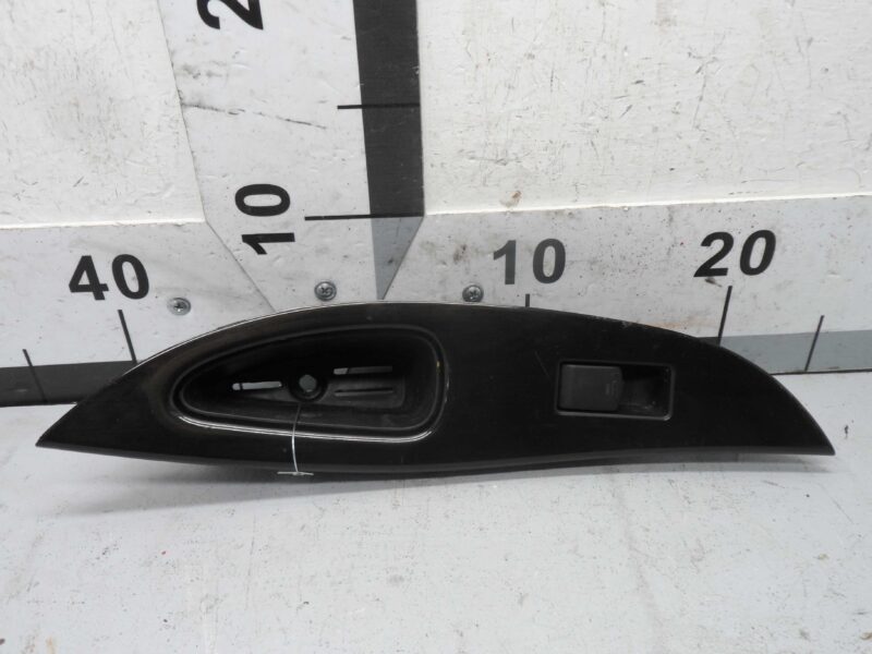 Изображение товара 63475 - 00063475 knopka steklopodemnika Toyota Hiace