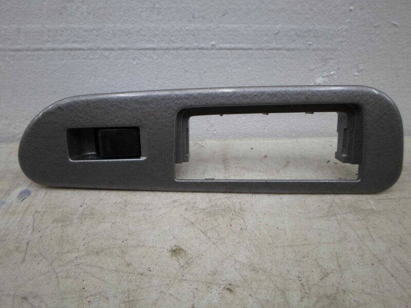 Изображение товара 65746 - 00065746 knopka steklopodemnika Renault Scenic